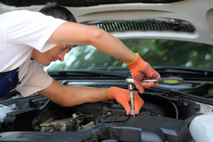 Motor Trade Insurance for the Car mechanic in auto repair service